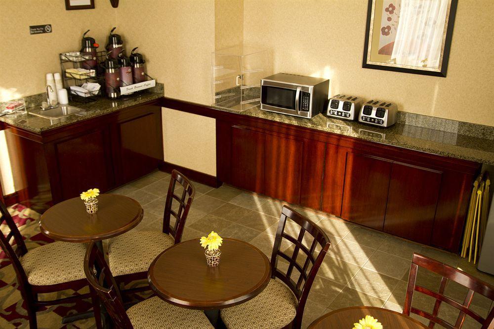 Howard Johnson By Wyndham Portsmouth Restaurante foto